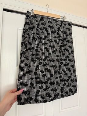 41 Hawthorn Black and Gray Floral Plaid Pencil Skirt